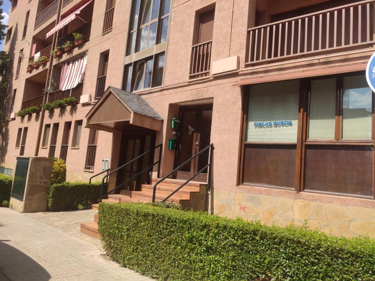 Apartamento D'Ousseau Jaca Exterior foto